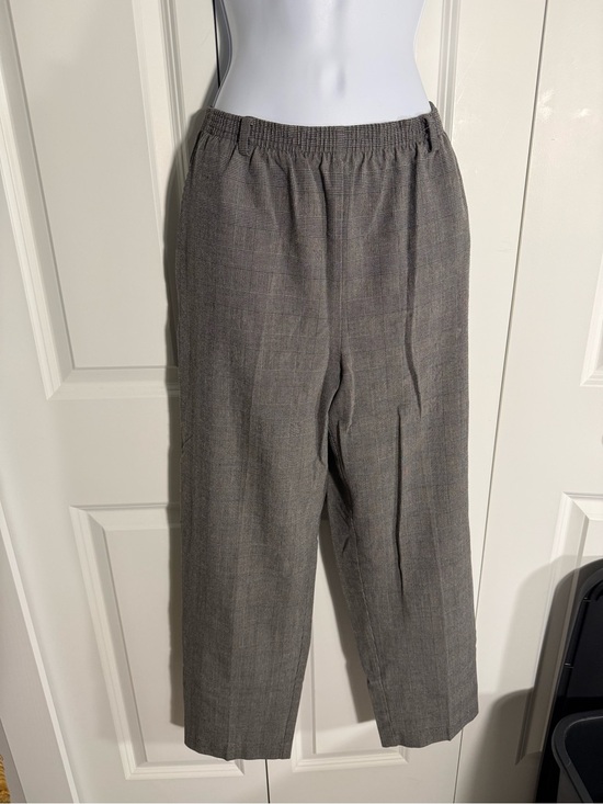 Alfred Dunner Pants - Alfred Dunner Gray Cropped Pull-On Dress Pants